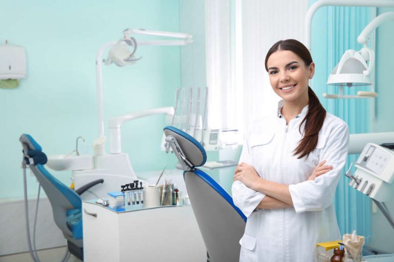 La sanidad dental privada, la solución ideal para la mayoría de personas que requieren de los servicios de un dentista